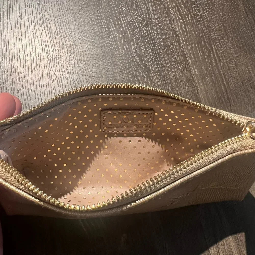 Neiman Marcus “weekend wishes” light pink makeup bag